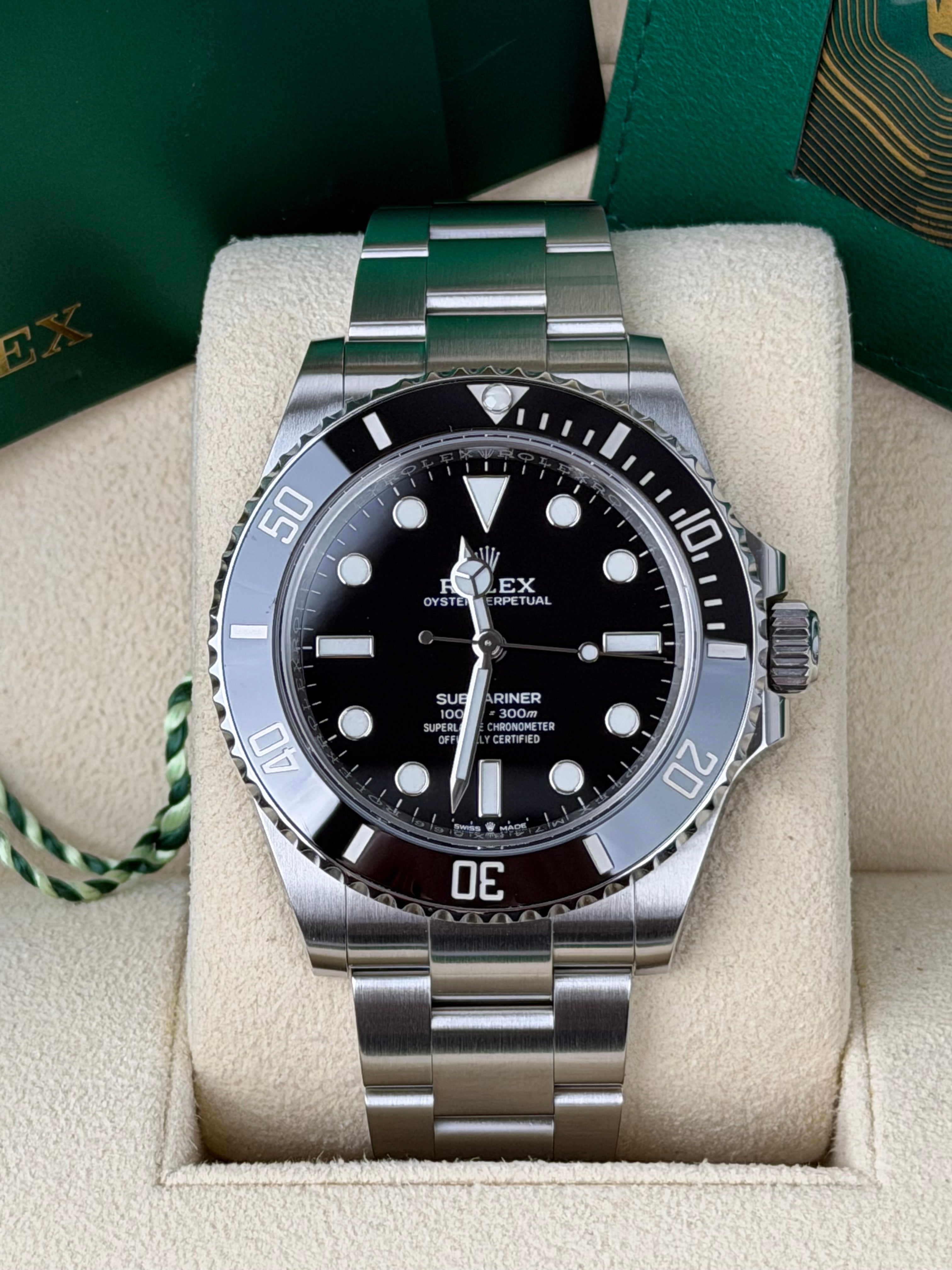 Rolex Submariner 124060 / 2023 / FULL SET / WIE NEU