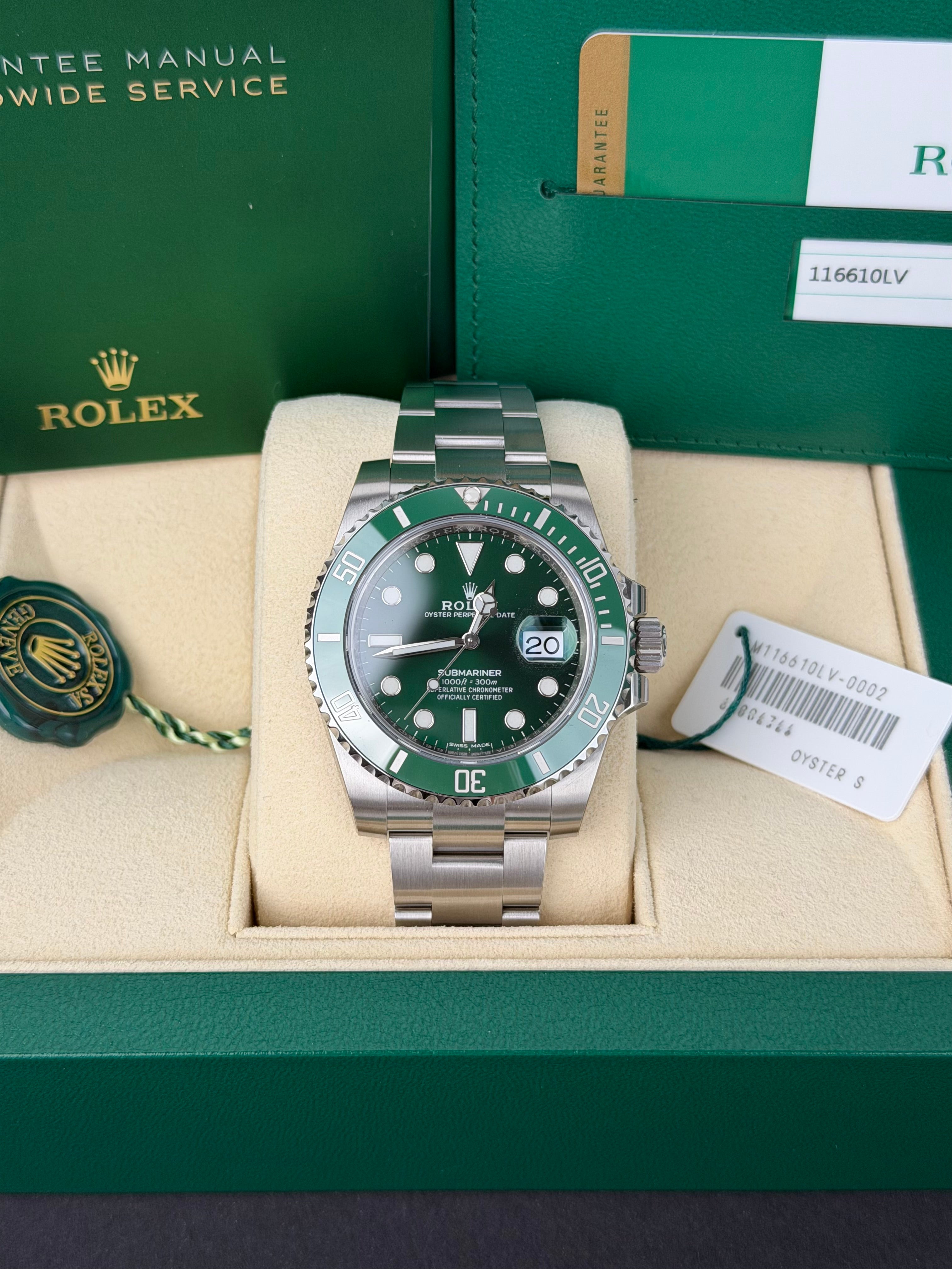 Rolex Submariner Date HULK 116610LV / 2018 / FULL SET / NEU / STICKERED / RECHNUNG