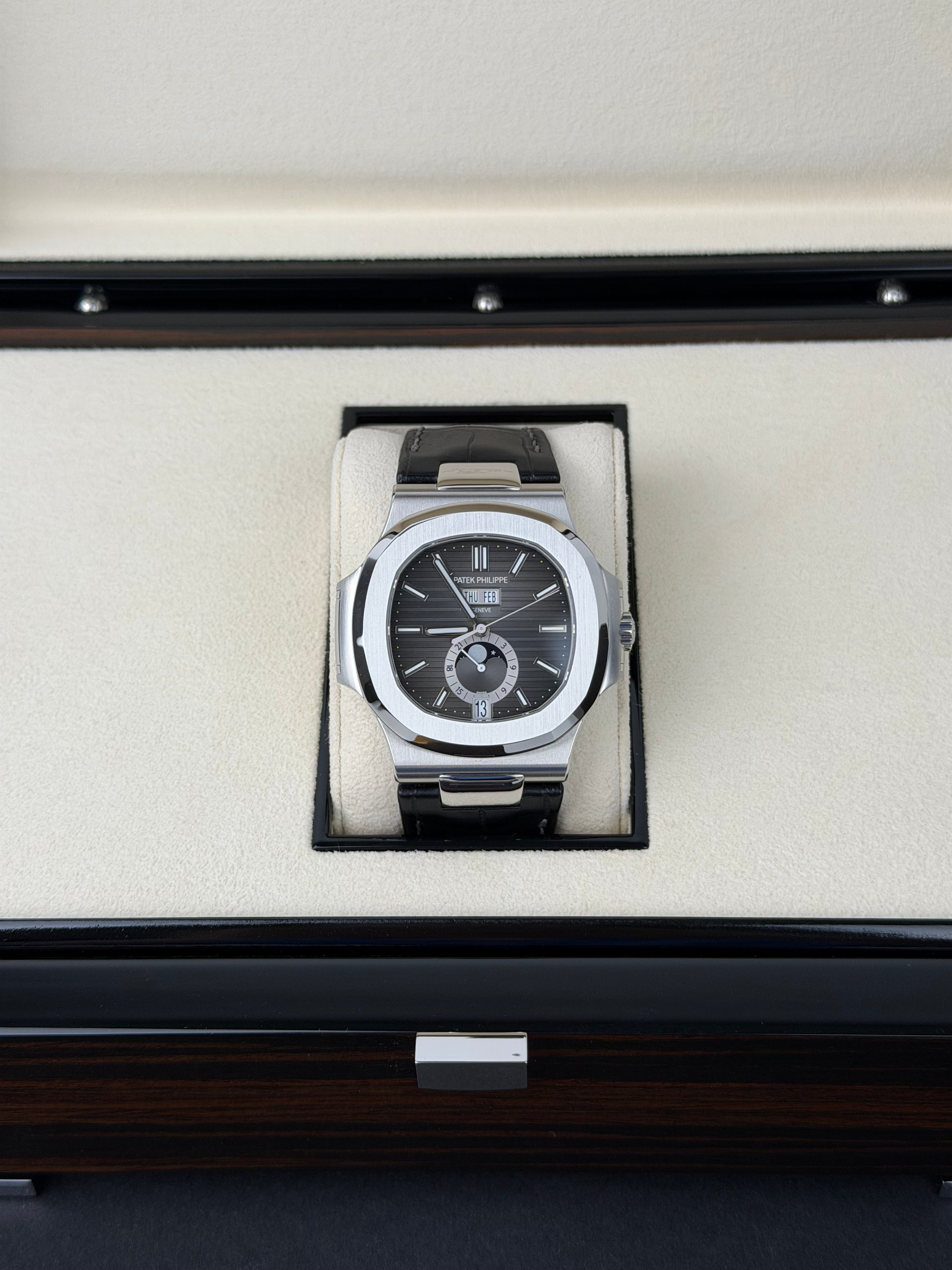 Patek Philippe Nautilus 5726A / 2024 / FULL SET / NEU / ERSTKAUFRECHNUNG