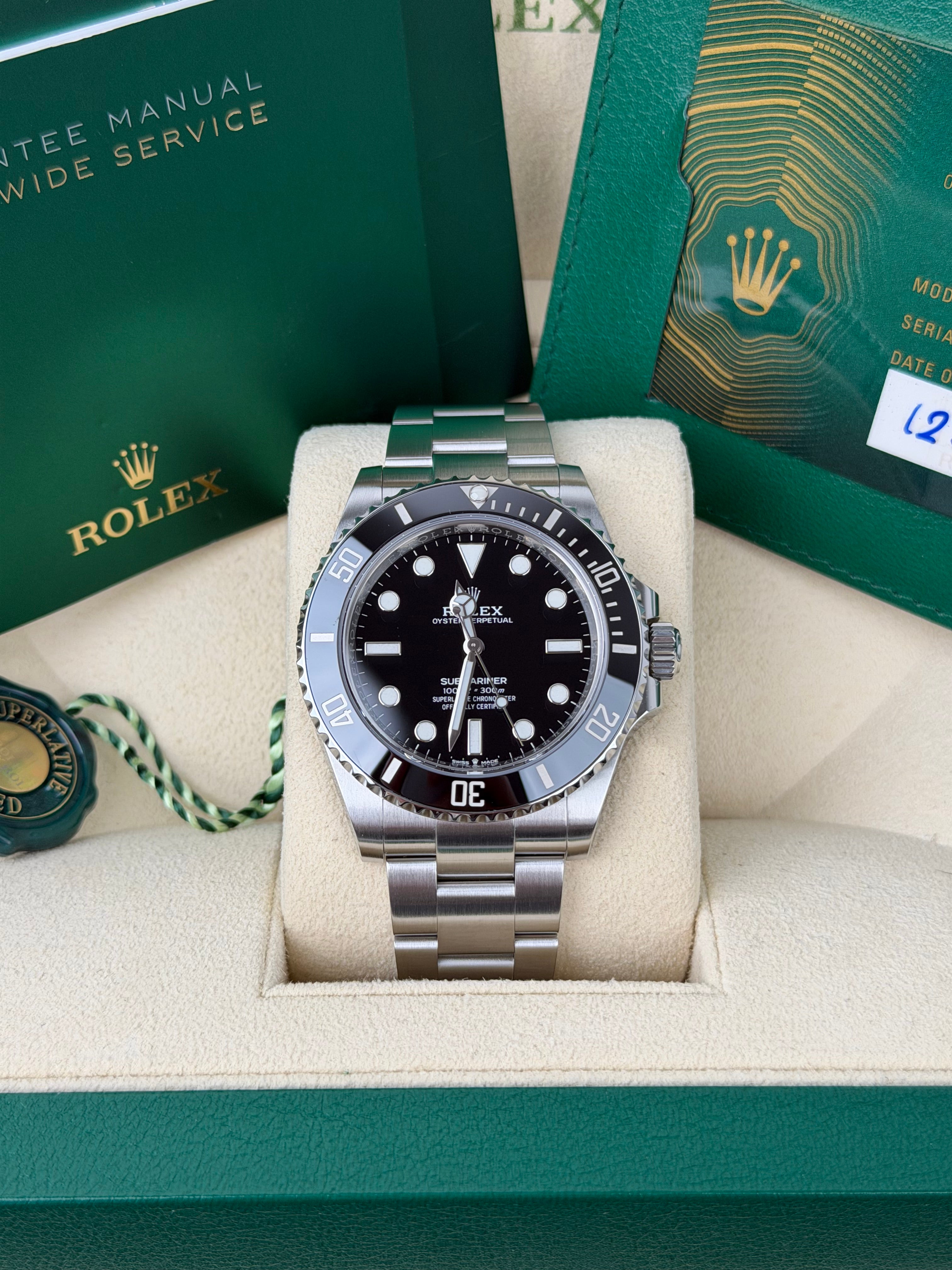 Rolex Submariner 124060 / 2023 / FULL SET / WIE NEU