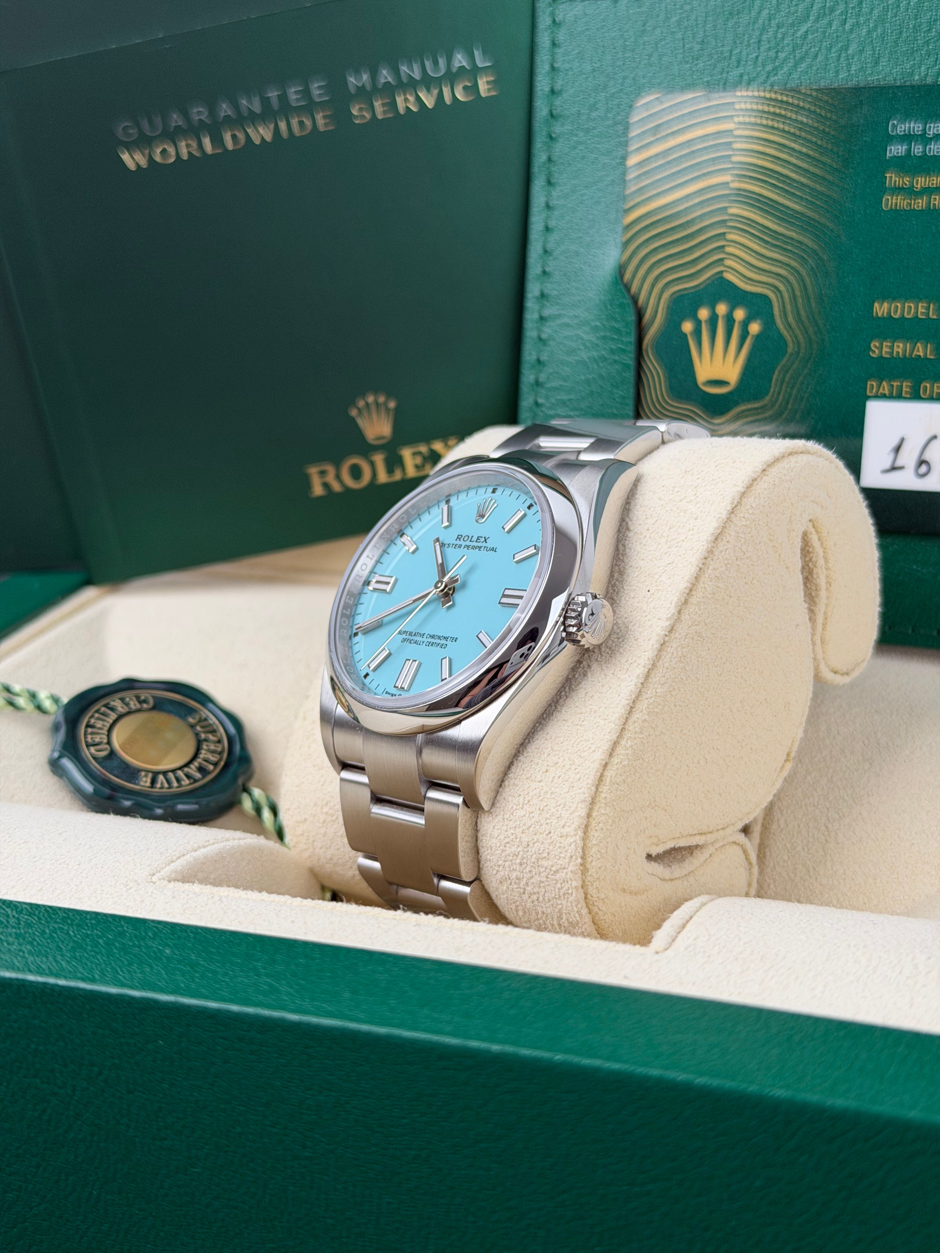 Rolex Oyster Perpetual 36 Tiffany 126000 / 2025 / FULL SET / WIE NEU / UNPOLIERT