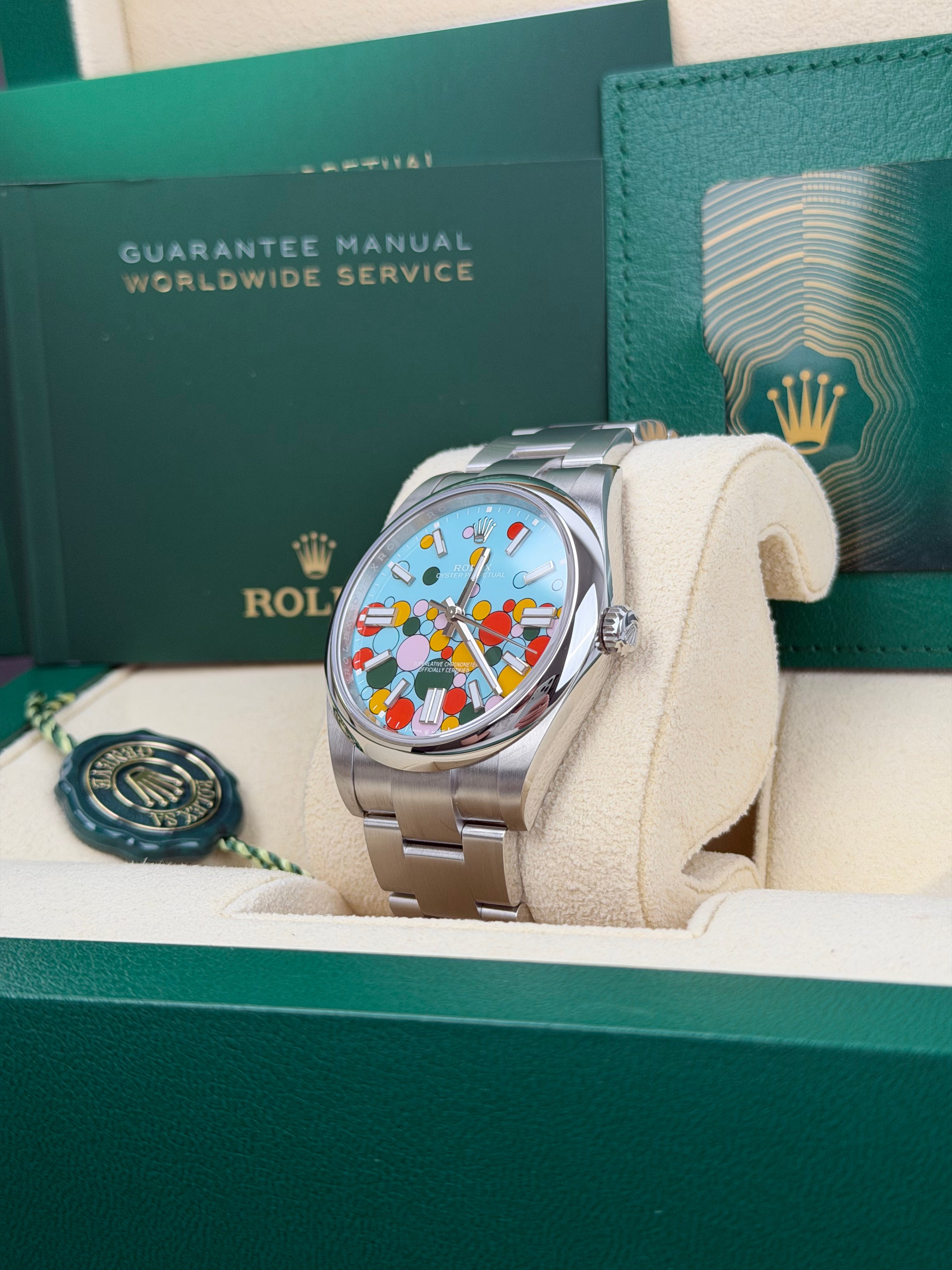 Rolex Oyster Perpetual 41 Celebration 124300 / 2024 / FULL SET / NEU