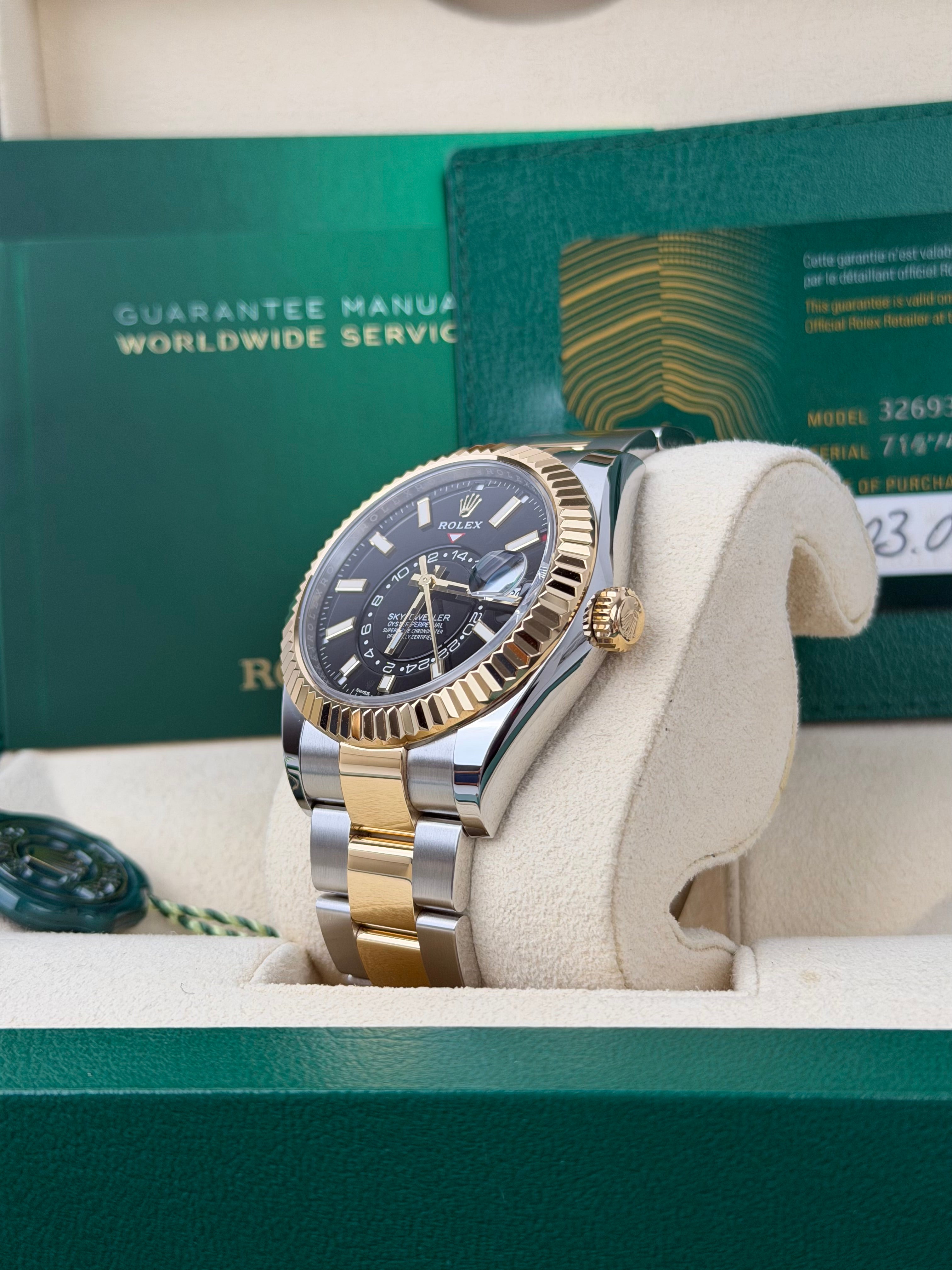 Rolex Sky-Dweller / 326933 / 2023 / FULL SET / WIE NEU