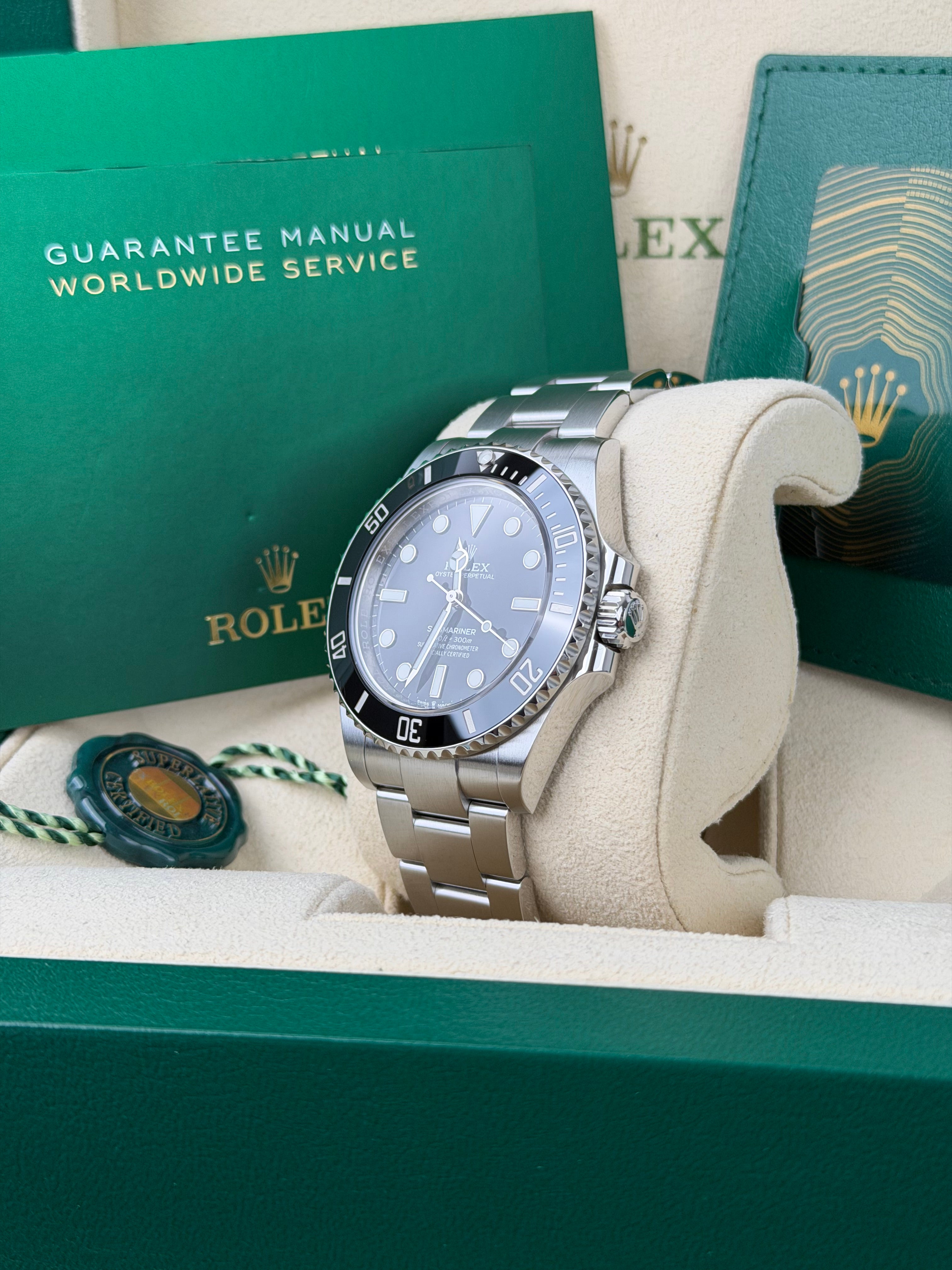 Rolex Submariner 124060 / 2023 / FULL SET / WIE NEU