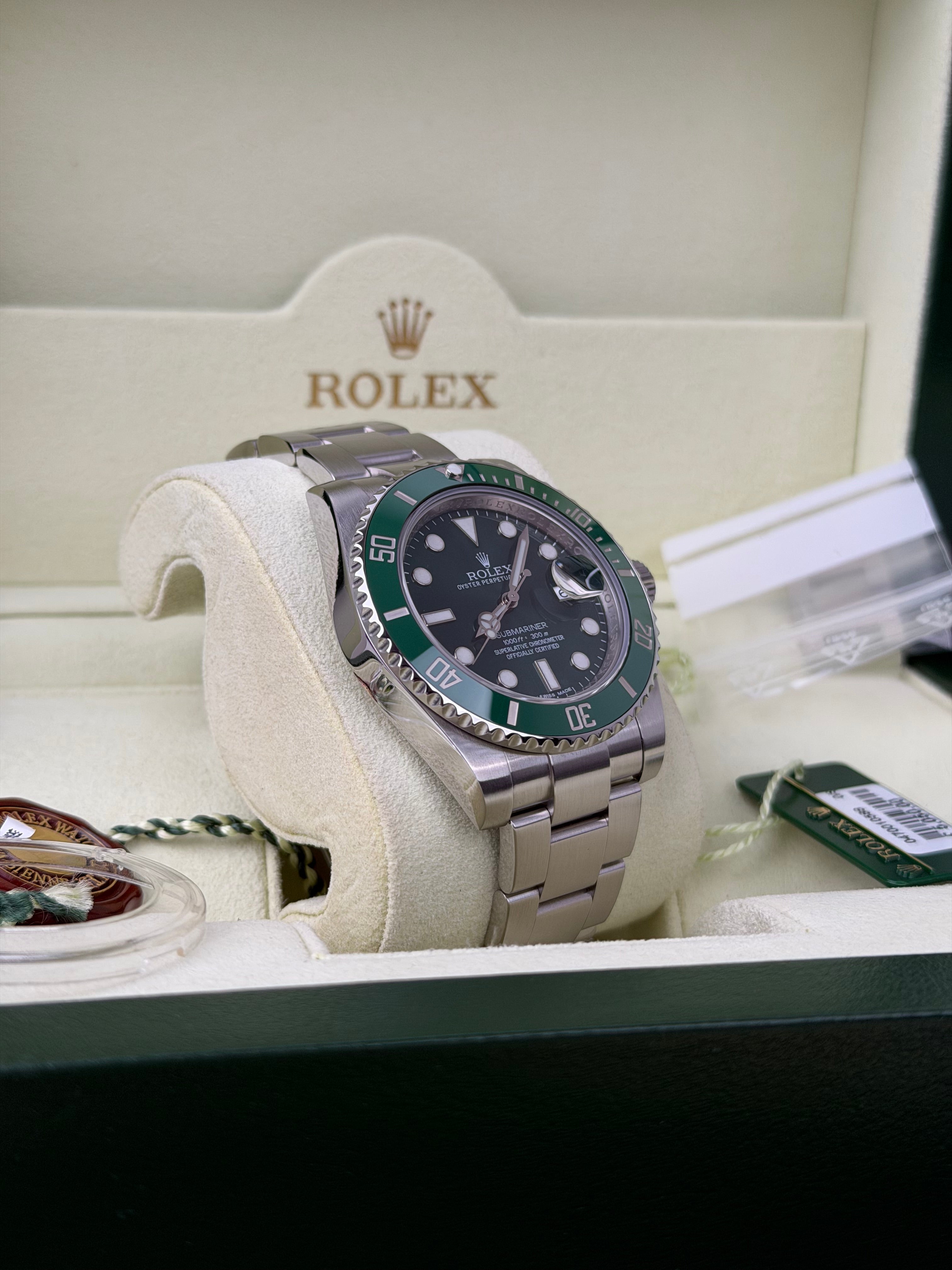 Rolex Submariner Date HULK 116610LV / 2010 / FULL SET / WIE NEU / FIRST EDITION