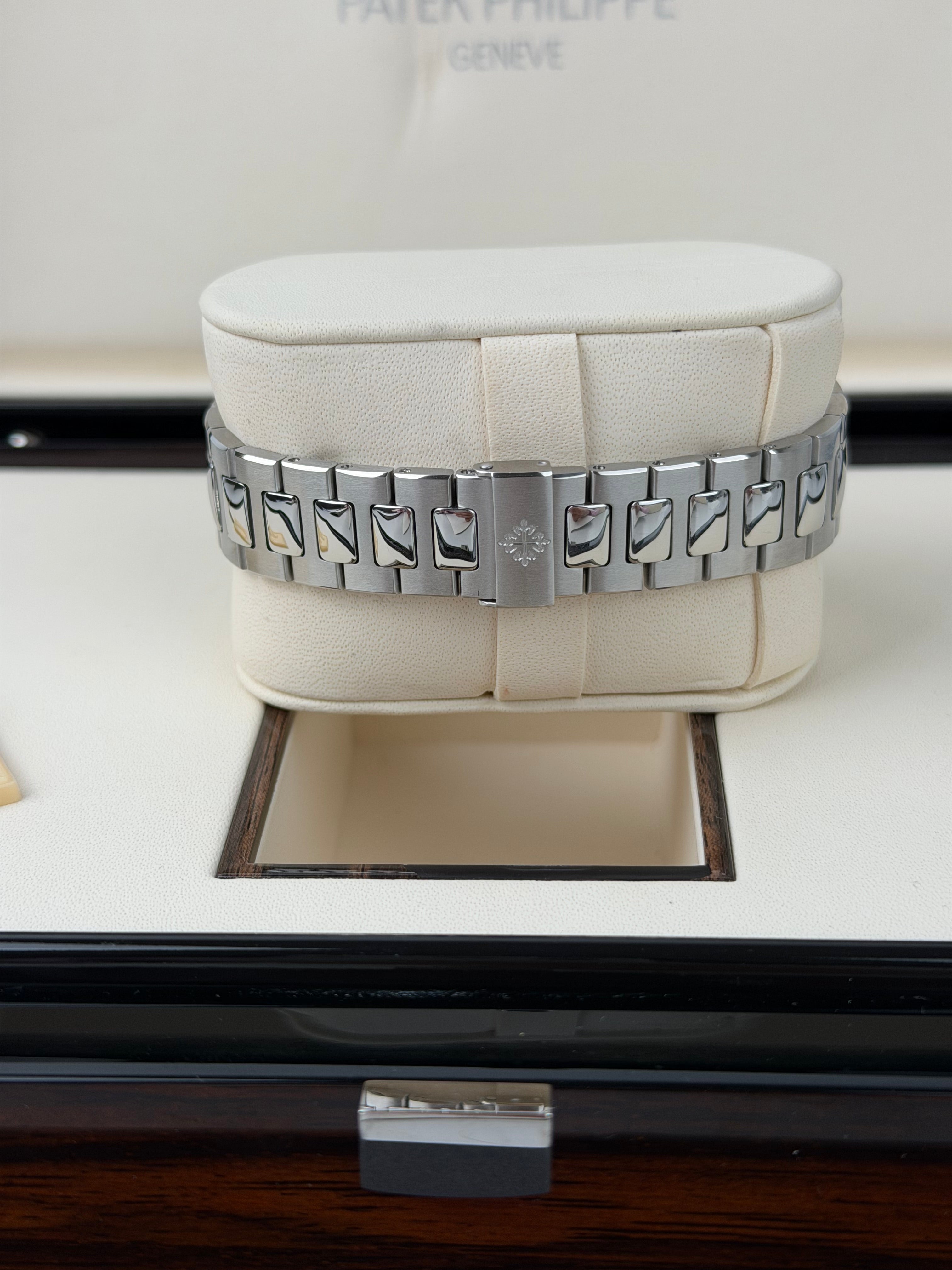 Patek Philippe Nautilus 3800/1 / 2005 / ARCHIV PAPER / WIE NEU / COLLECTORS SET