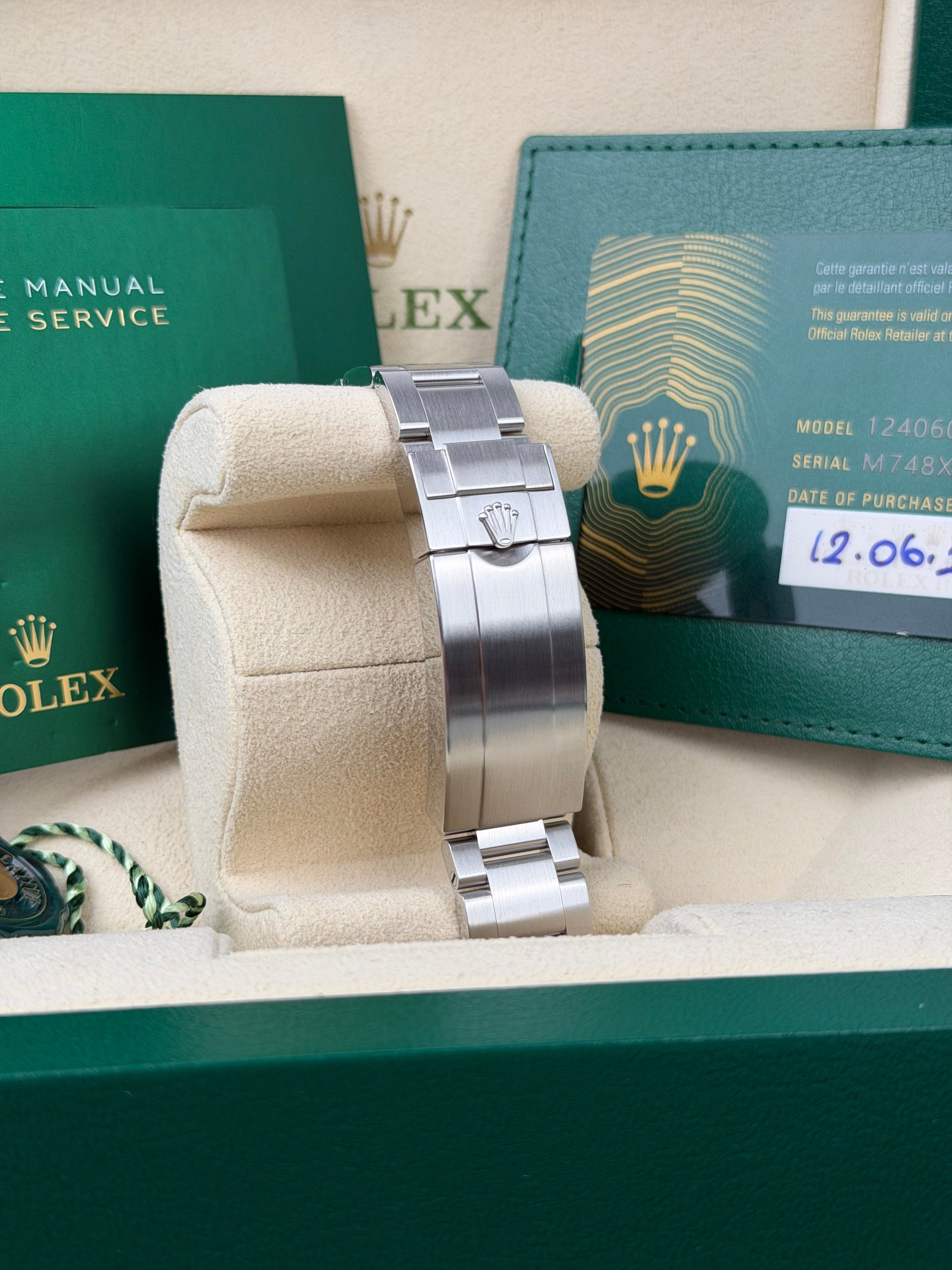 Rolex Submariner 124060 / 2023 / FULL SET / WIE NEU