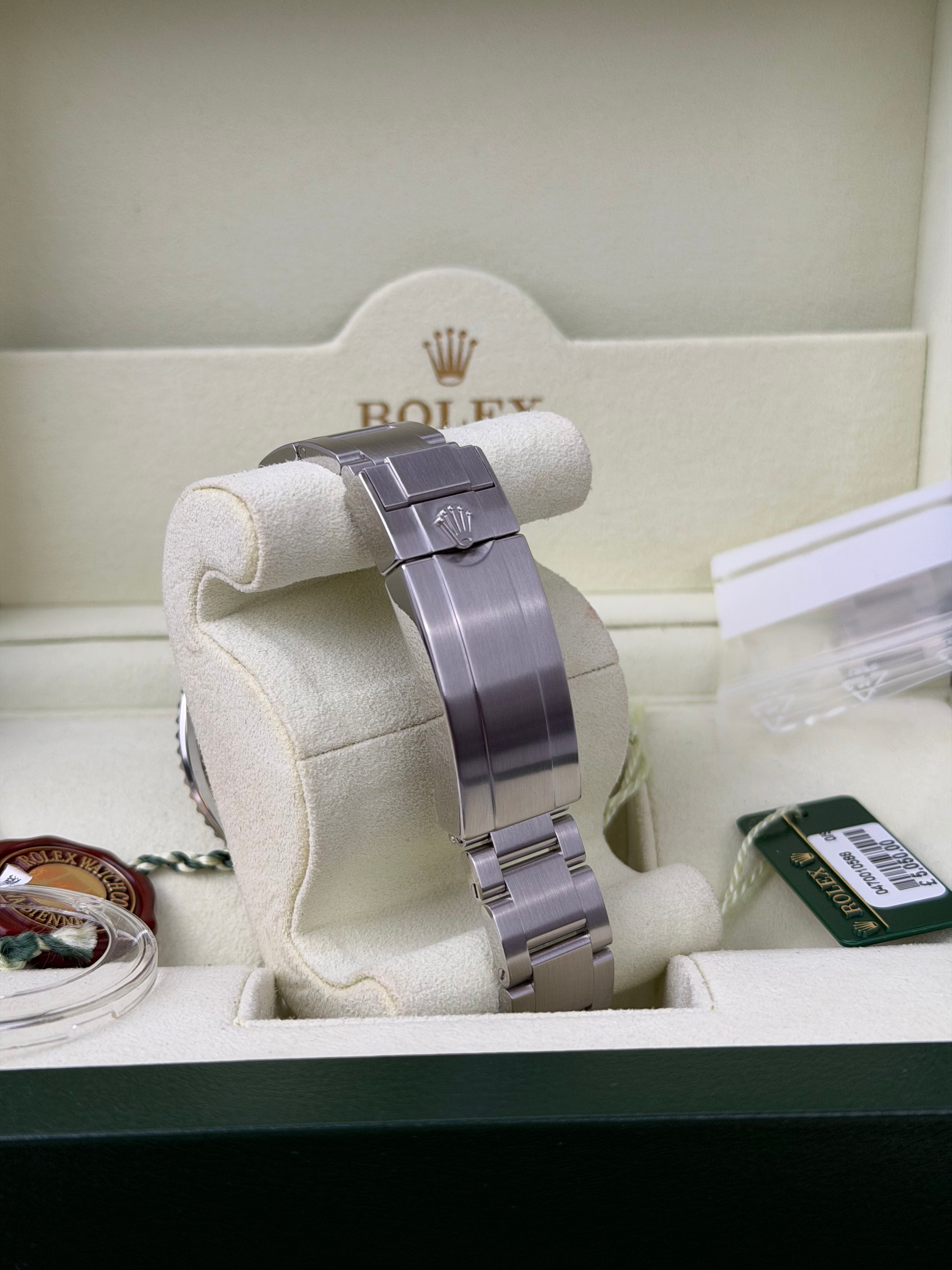 Rolex Submariner Date HULK 116610LV / 2010 / FULL SET / WIE NEU / FIRST EDITION