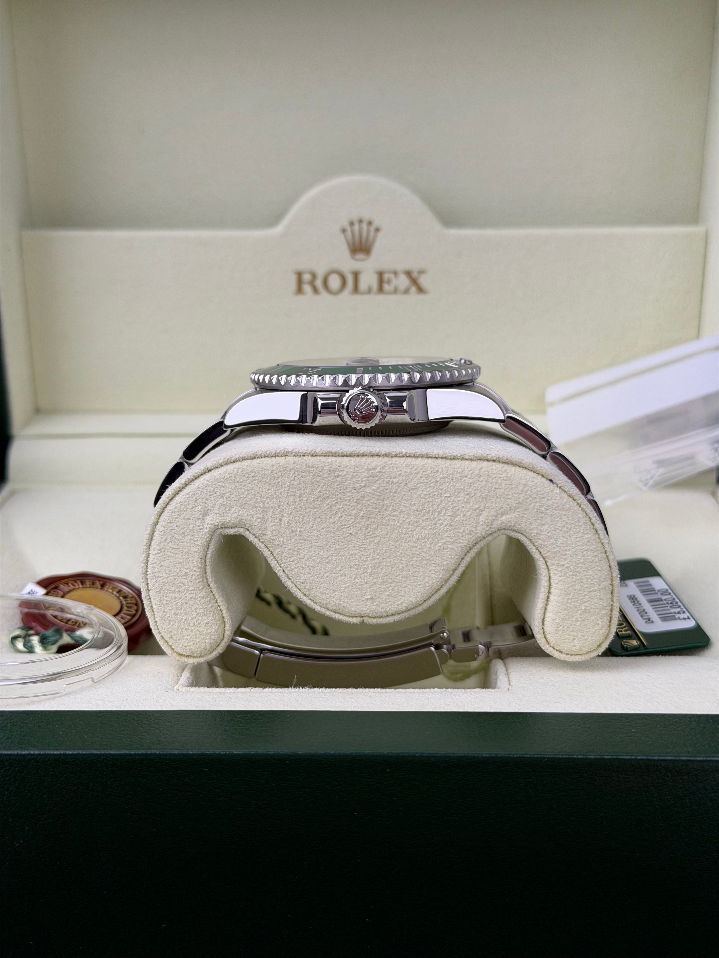 Rolex Submariner Date HULK 116610LV / 2010 / FULL SET / WIE NEU / FIRST EDITION