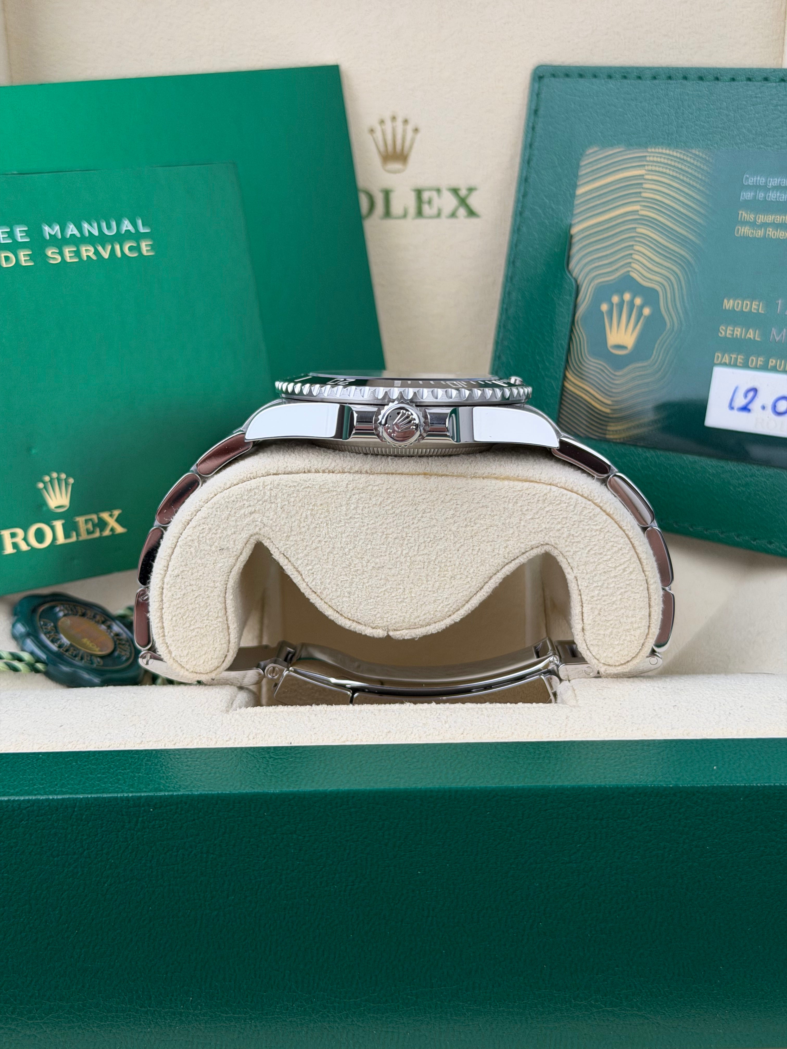 Rolex Submariner 124060 / 2023 / FULL SET / WIE NEU