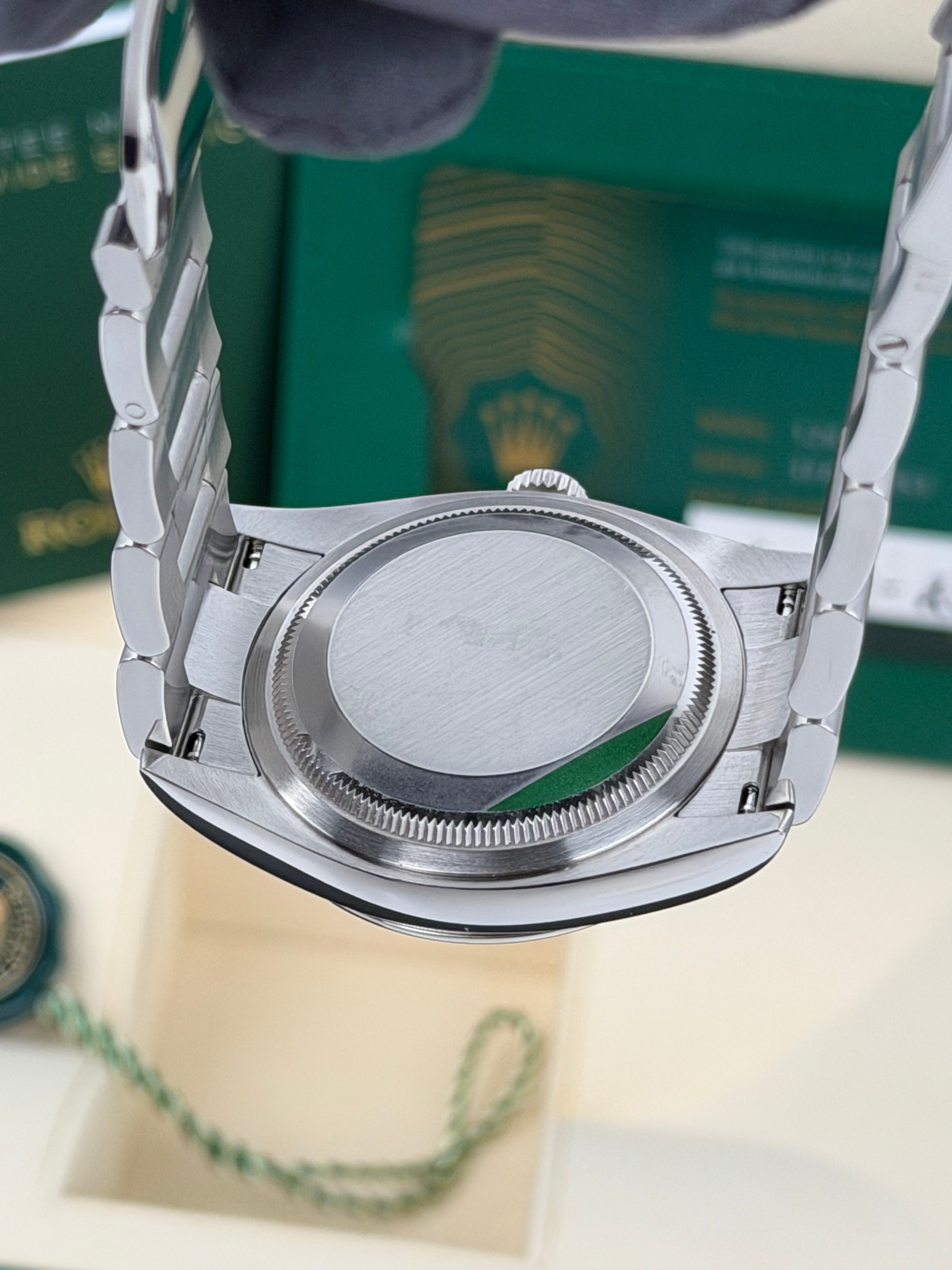 Rolex Oyster Perpetual 36 Tiffany 126000 / 2025 / FULL SET / WIE NEU / UNPOLIERT