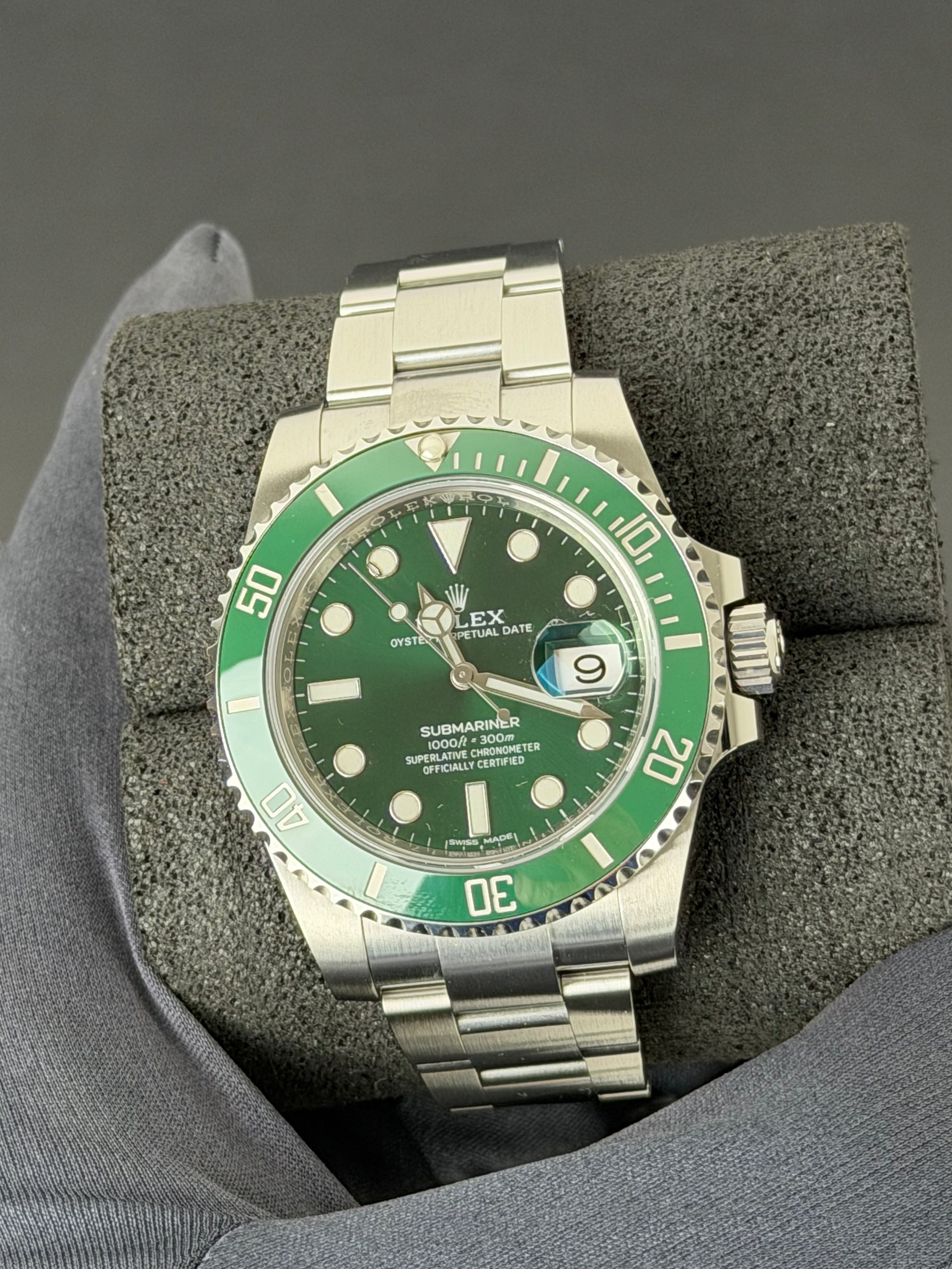 Rolex Submariner Date Hulk 116610LV / 2019 / FULL SET / NEU