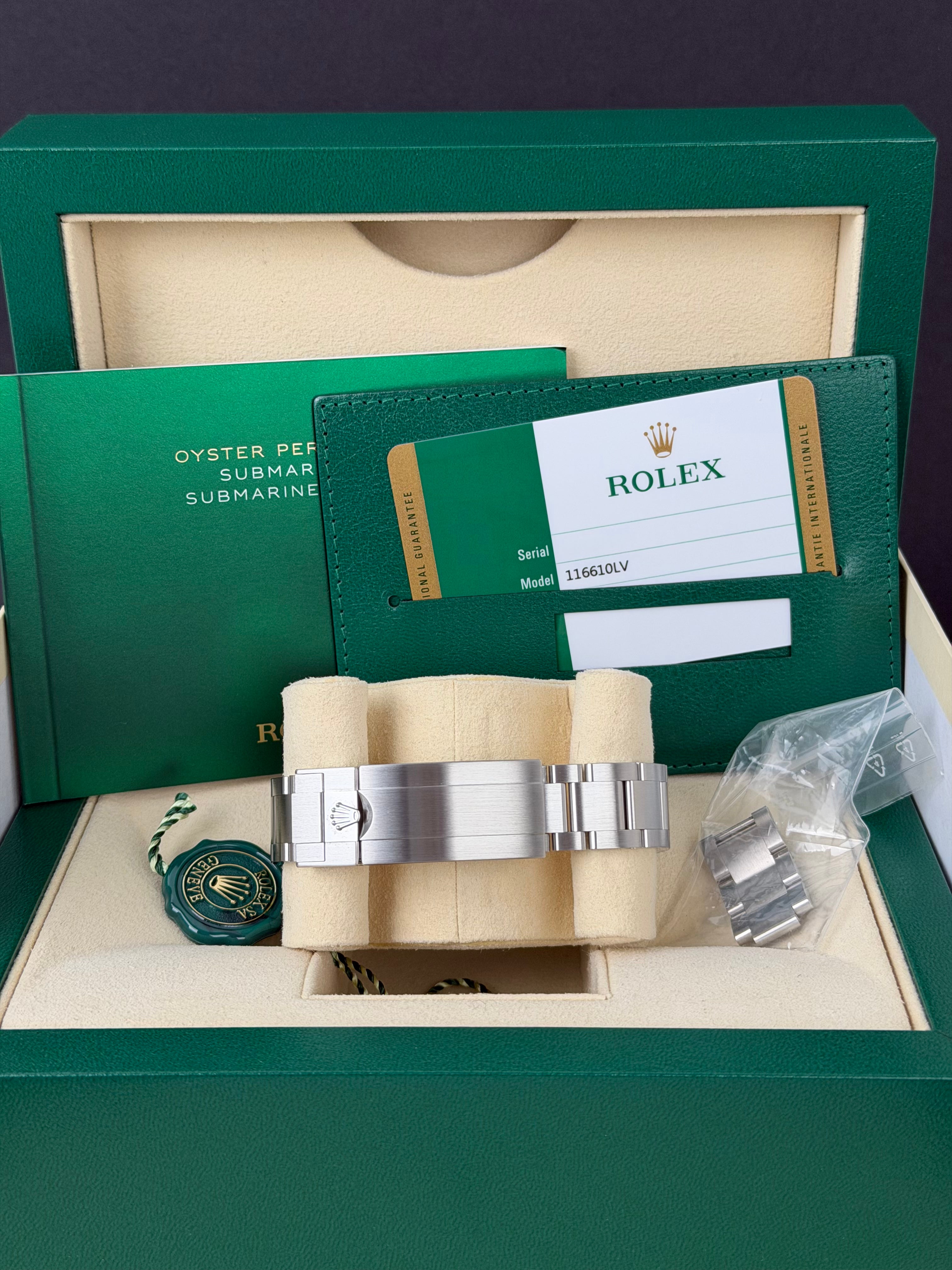 Rolex Submariner Date Hulk 116610LV / 2019 / FULL SET / NEU