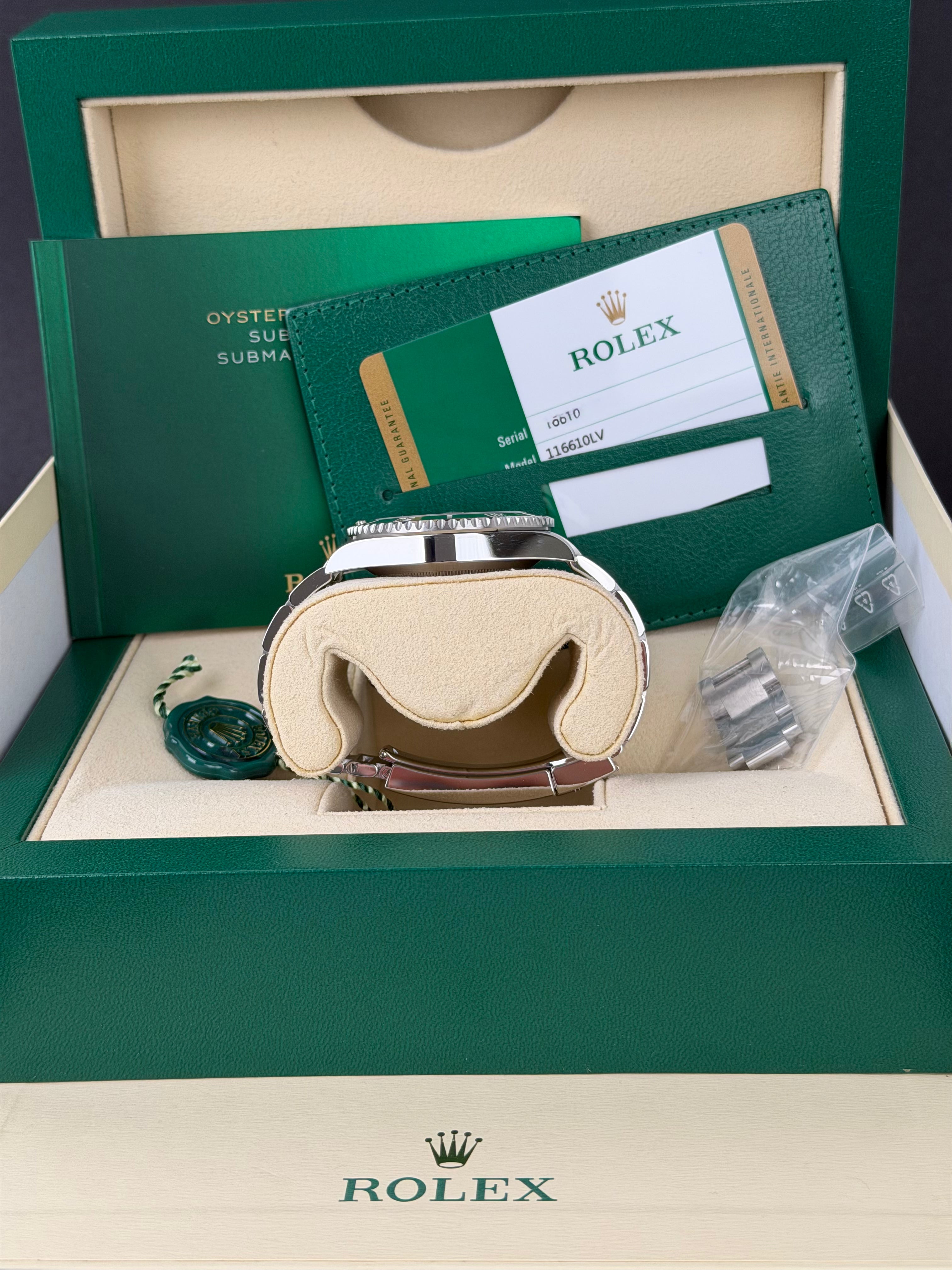 Rolex Submariner Date Hulk 116610LV / 2019 / FULL SET / NEU