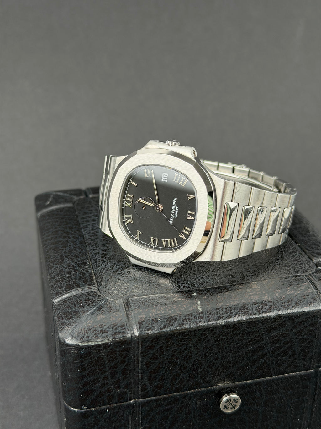 Patek Philippe Nautilus 3710 / 2001 / ARCHIV PAPER / SEHR GUT / PATEK SERVICE