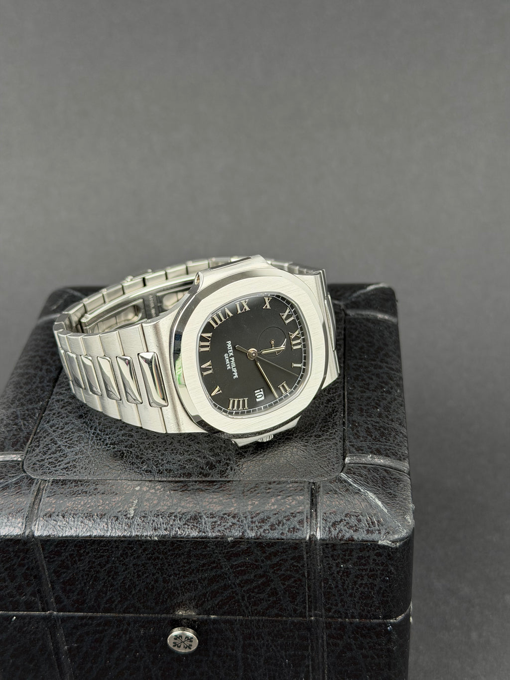 Patek Philippe Nautilus 3710 / 2001 / ARCHIV PAPER / SEHR GUT / PATEK SERVICE