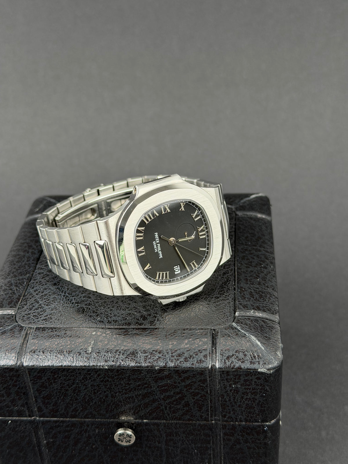 Patek Philippe Nautilus 3710 / 2001 / ARCHIV PAPER / SEHR GUT / PATEK SERVICE