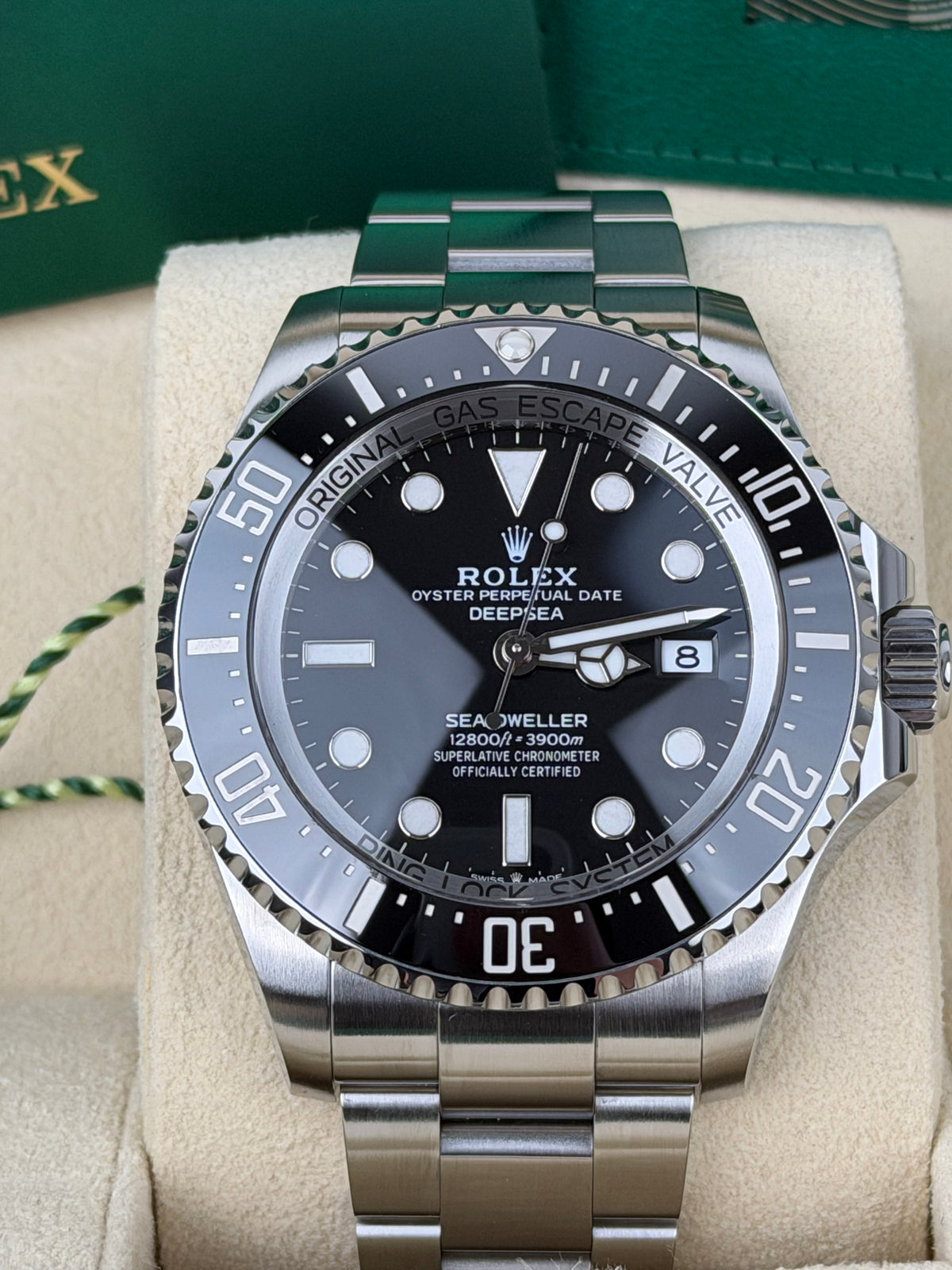 Rolex Sea-Dweller Deepsea 136660 Schwarz / 2023 / FULL SET / WIE NEU / ROLEX SERVICE