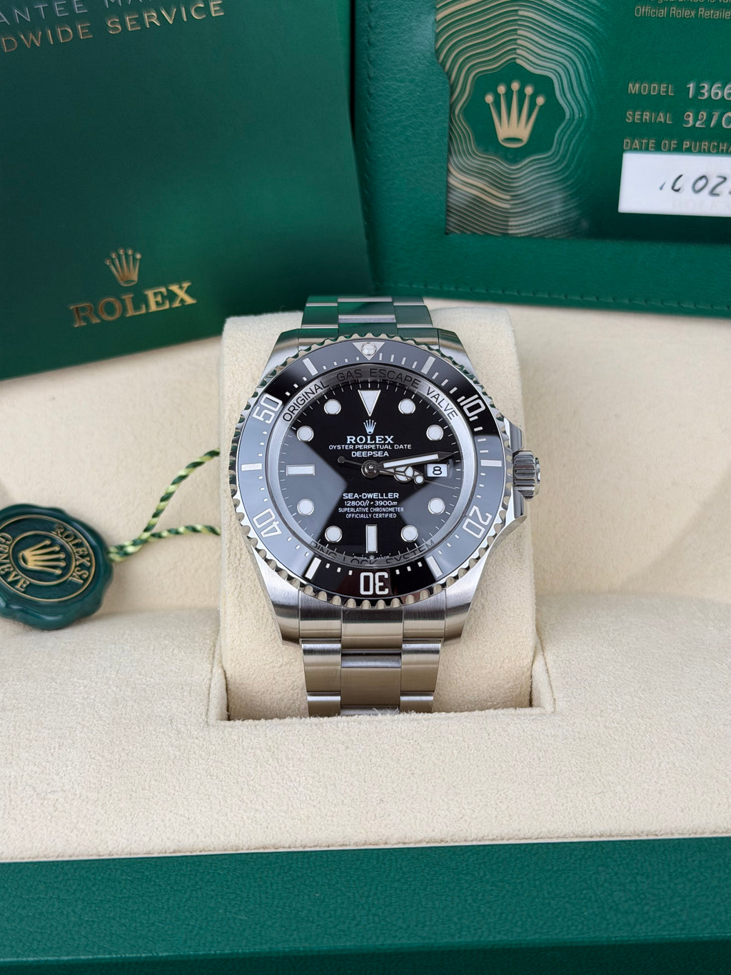 Rolex Sea-Dweller Deepsea 136660 Schwarz / 2023 / FULL SET / WIE NEU / ROLEX SERVICE