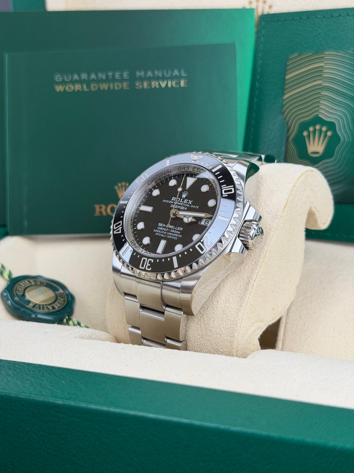 Rolex Sea-Dweller Deepsea 136660 Schwarz / 2023 / FULL SET / WIE NEU / ROLEX SERVICE