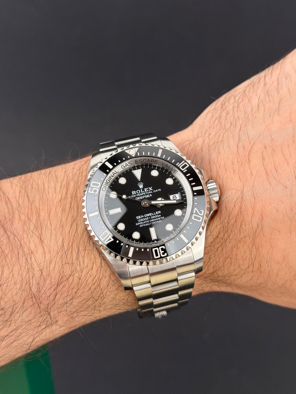 Rolex Sea-Dweller Deepsea 136660 Schwarz / 2023 / FULL SET / WIE NEU / ROLEX SERVICE