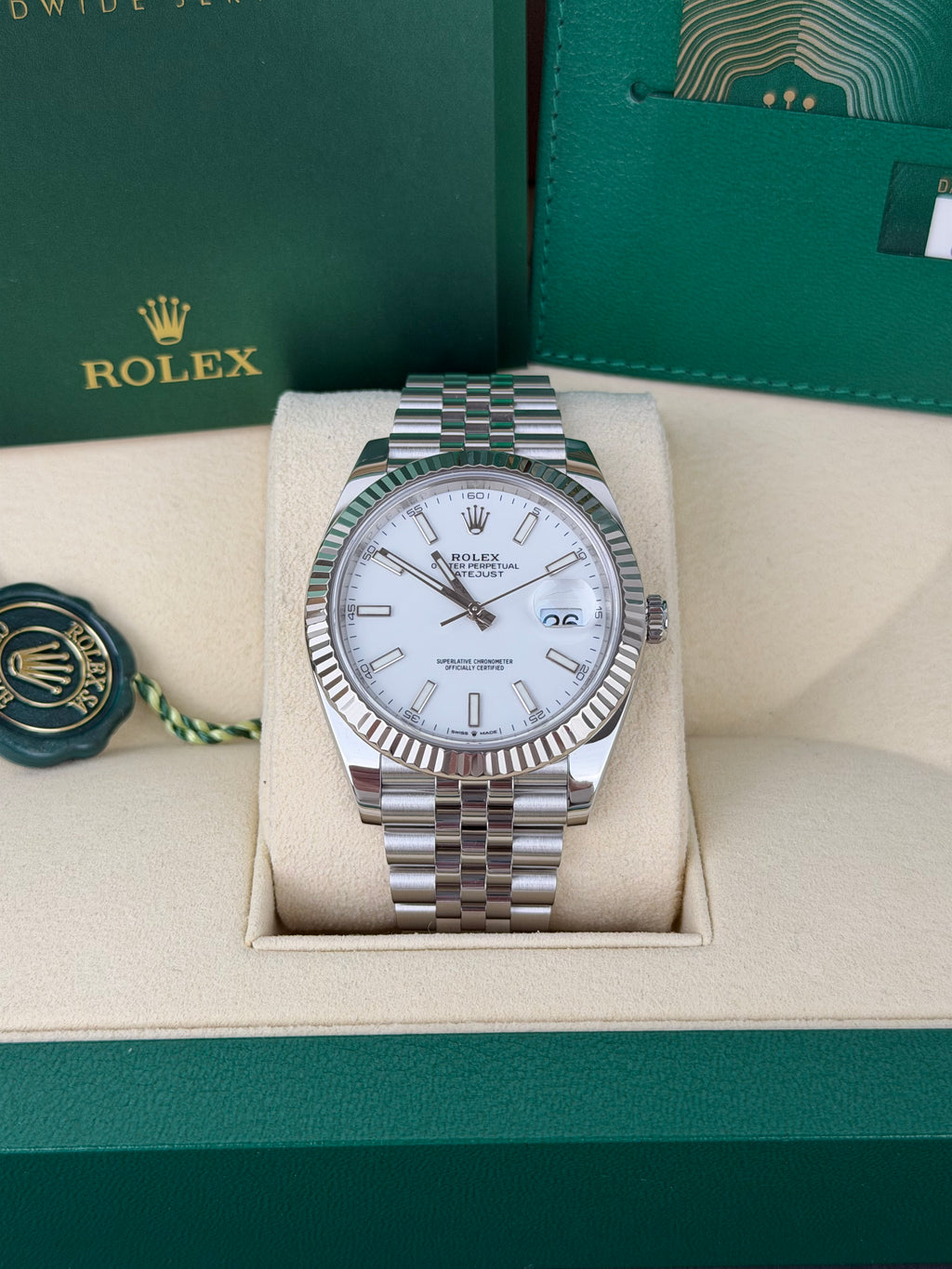 Rolex Datejust 41 126334 Weiss / 2022 / FULL SET / WIE NEU