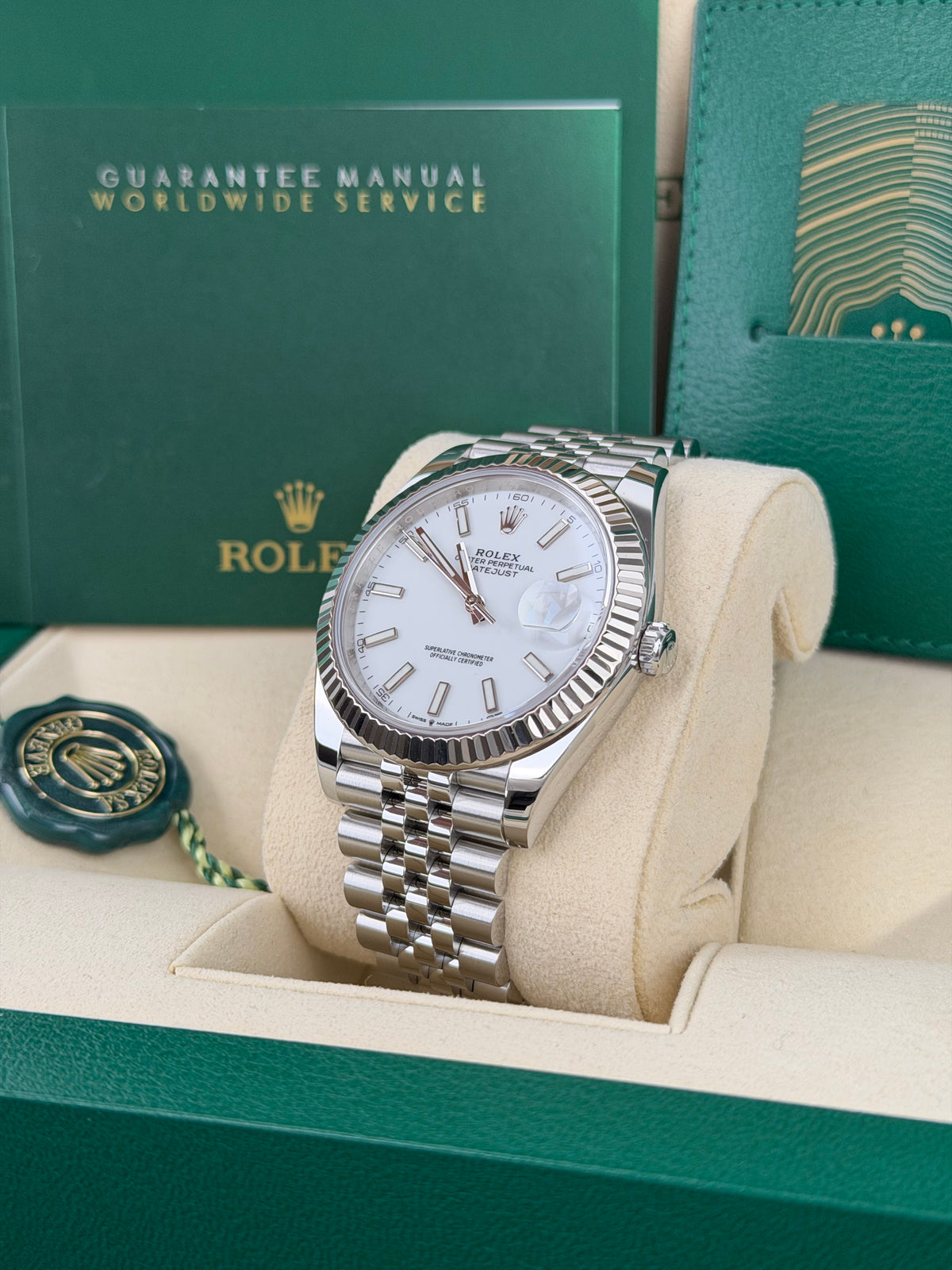 Rolex Datejust 41 126334 Weiss / 2022 / FULL SET / WIE NEU