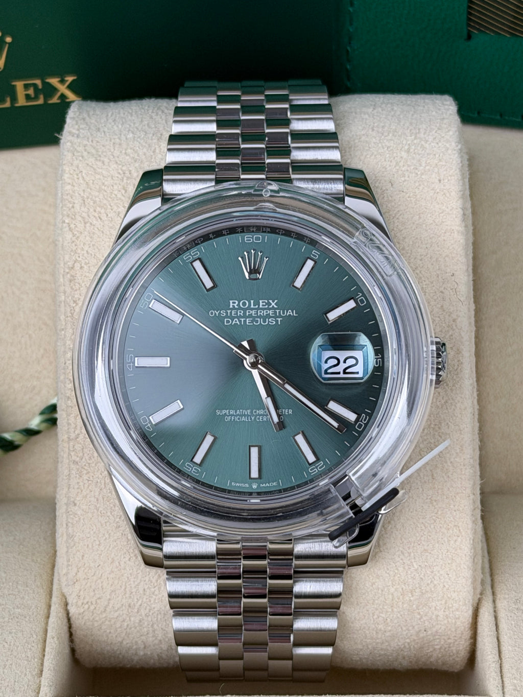 Rolex Datejust 41 126300 Mint Green / 2024 / FULL SET / WIE NEU